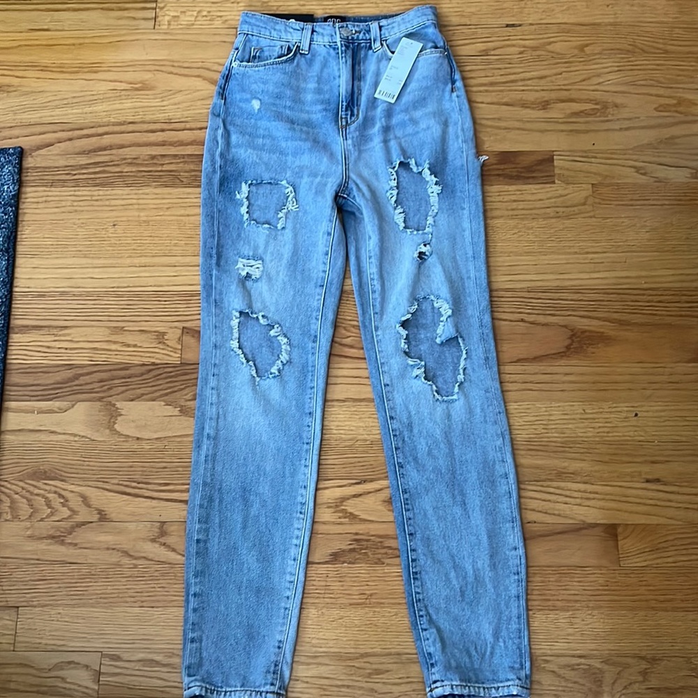 URBAN OUTFITTERS BDG RIPPED MOM JEANS // NWT